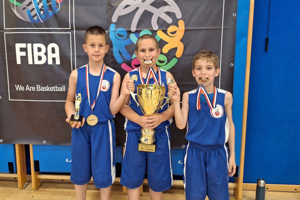 Tri učenika župske &scaron;kole u ekipi koja je osvojila naslov Državnog prvaka u mini ko&scaron;arci