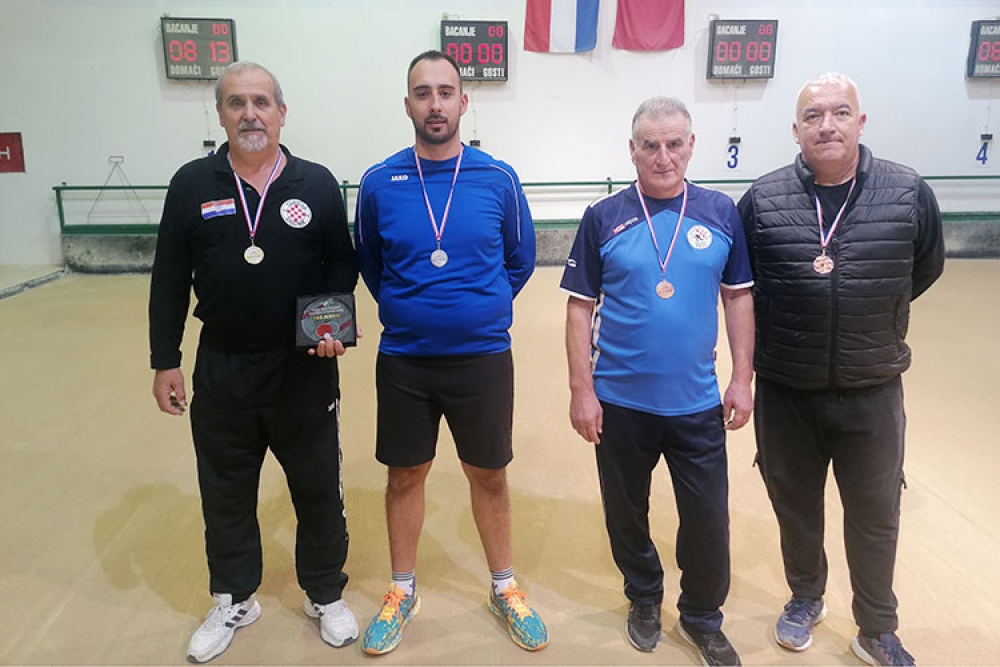 Srećko Bajo (Torcida Osojnik) prvak Županije u preciznom izbijanju, Antonio &Scaron;abadin (Postranje) drugi