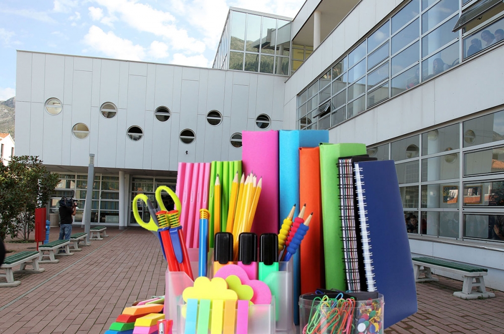 Isplaćene potpore za kupnju &scaron;kolskog pribora i ostale opreme za &scaron;kolu, iz proračuna Općine izdvojeno 37.400,00 kuna