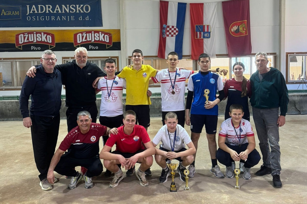 U dvorani u Srebrenom odigrane tri discipline boćarskog prvenstva Županije za juniore