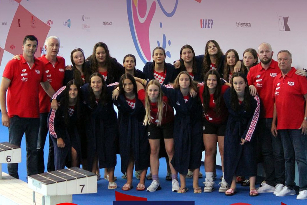 Nina i Nea s Hrvatskom vaterpolskom U-15 reprezentacijom &scaron;este na Europskom prvenstvu