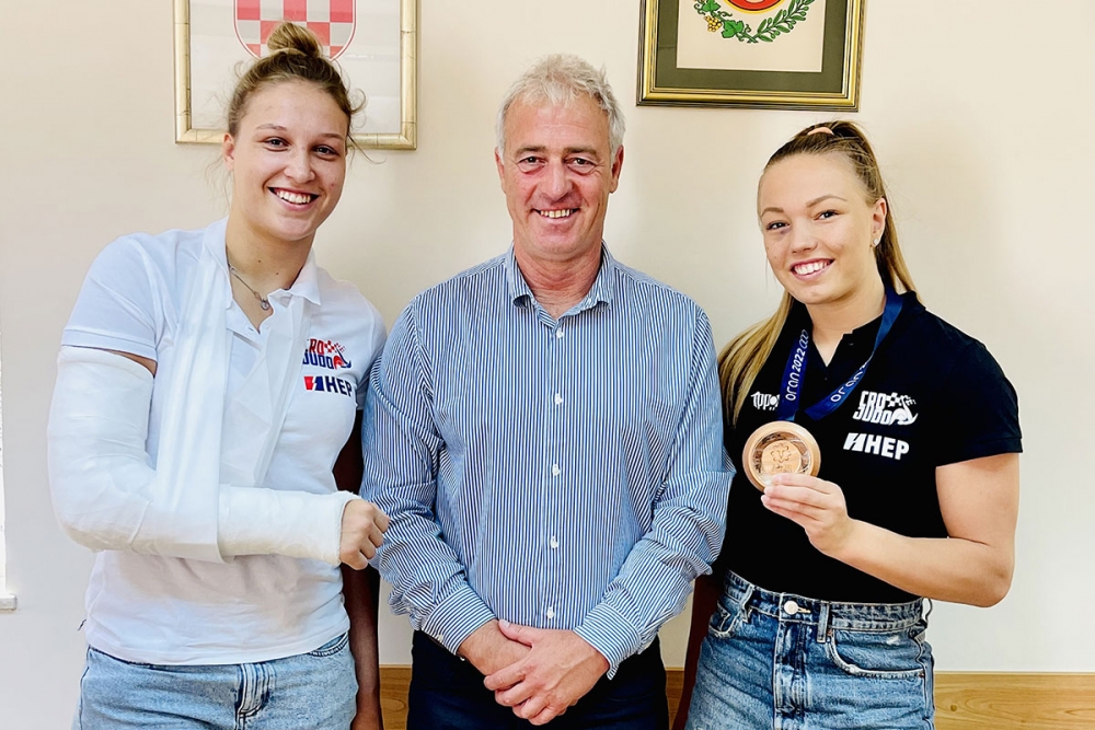 Župske juda&scaron;ice Petrunjela Pavić i Iva Oberan na prijemu kod načelnika Nardellija