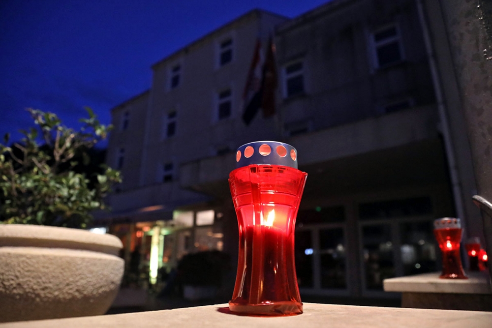"Vukovar svijetli" - Župljani i ove godine paljenjem svijeća odaju počast žrtvi Grada heroja (FOTO)