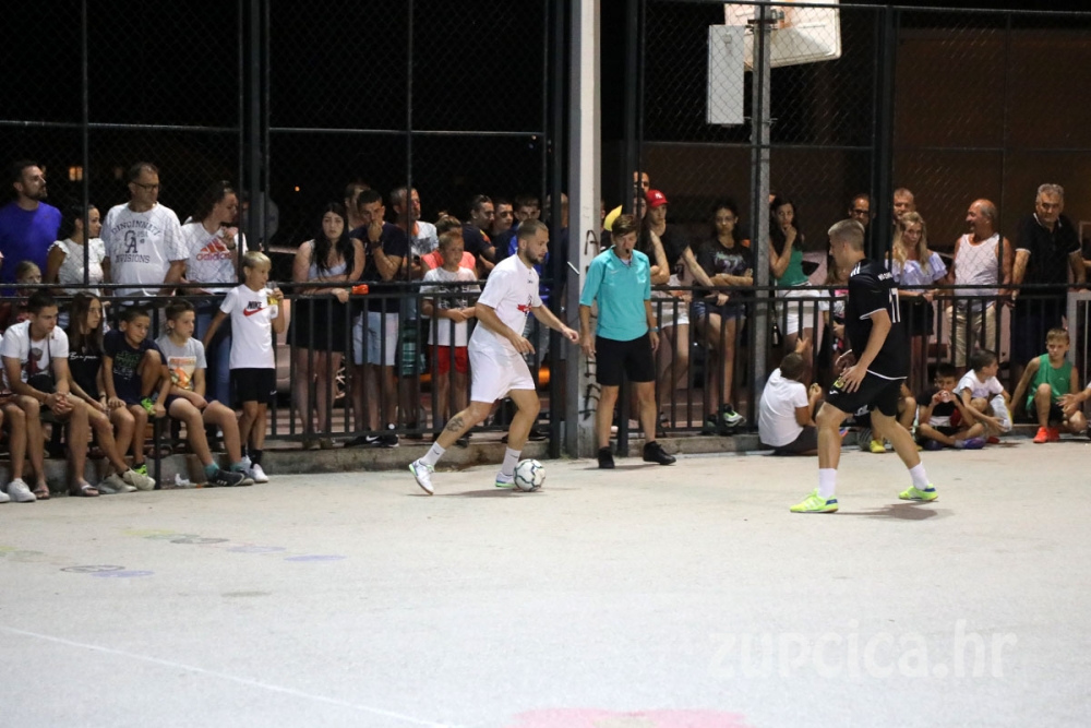 Konoba Posejdon, Tradicionalno neugodni, Caffe bar Antika i Ni&scaron;ta ne vidimo pobjednici po grupama