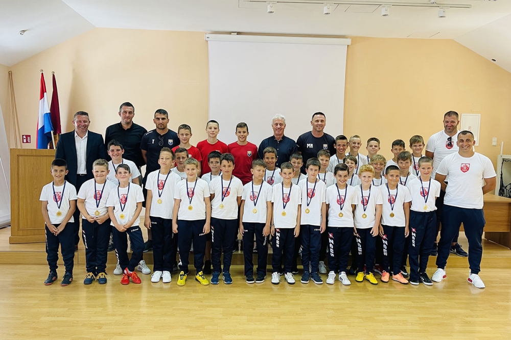 Prvaci županije u uzrastu do 8 godina i do 10 godina na prijemu kod načelnika Nardellija (FOTO)