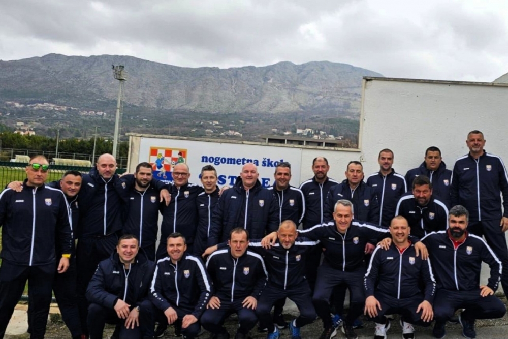 Župski nogometni veterani nastupili na 21. Hrvatskom dvoranskom prvenstvu za veterane u Makarskoj