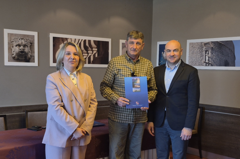 Uručeni ugovori o zakupu prava lova u zajedničkim lovi&scaron;tima na području županije